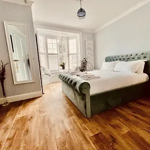 https://ingleside-mews.yorkshirehotels.net